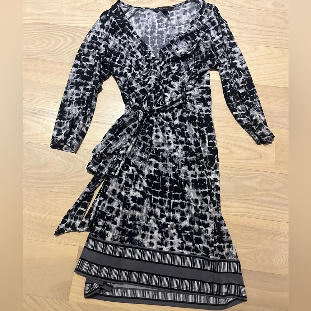 BCBG MaxAzria Wrap jersey Dress Black & White 3/4 sleeves Tie Waist